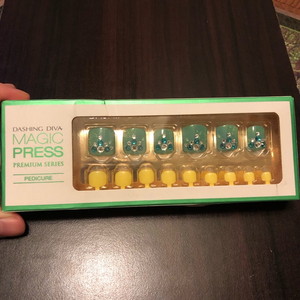 Dashing Diva Magic Press Pedicure Set - Teal & Yellow